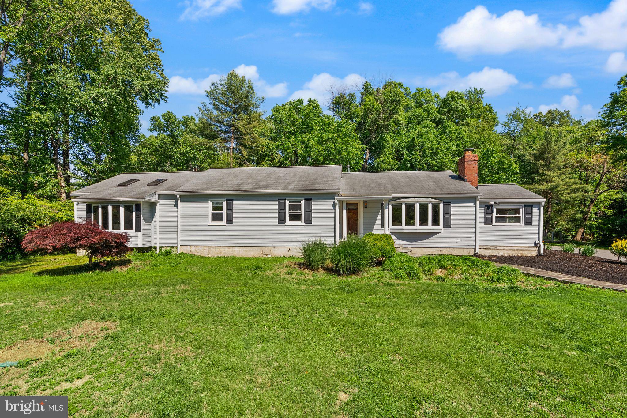 815 Seneca Road Great Falls, VA 22066 - Photo 2 of 61
