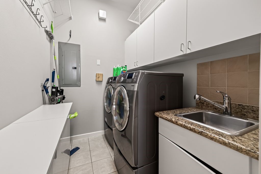 3388 Sage Road, Unit 2302 Houston, TX 77056 - Photo 32 of 37 Laundry Room