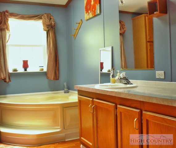 378 Silverleaf Road Zionville, NC 28698 - Photo 8 of 19 Gallery Image 8