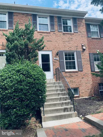 $3,200 | 1623 South Barton Street, Unit 18, Arlington, VA 22204