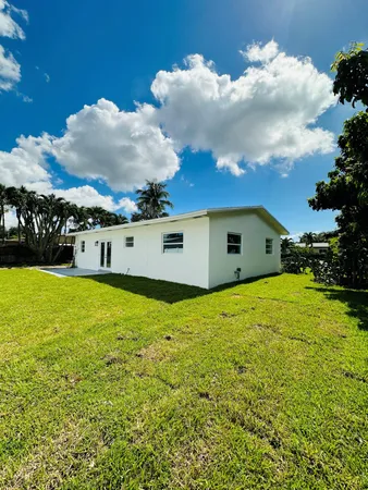 $3,000 | 3421 Northeast 14th Avenue, Pompano Beach, FL 33064