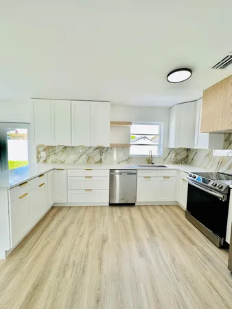 $3,000 | 3421 Northeast 14th Avenue, Pompano Beach, FL 33064