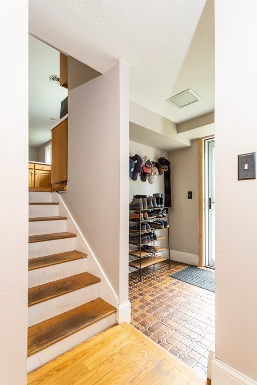 19 Jane Road Marblehead, MA 01945 - Photo 11 of 32