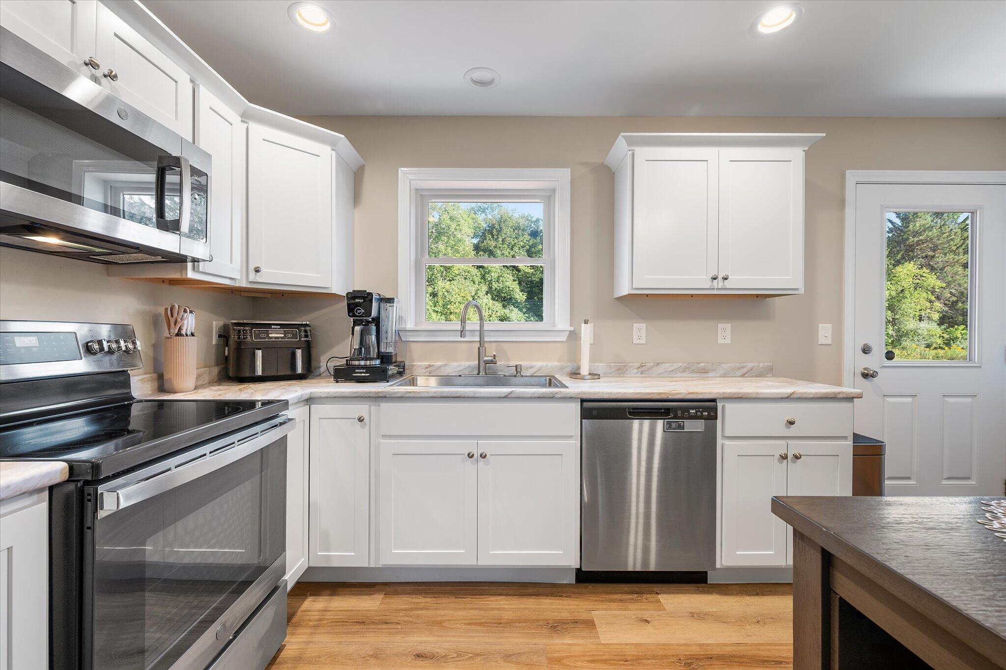 45 Stearns Farm Road Hampden, ME 04444 - Photo 12 of 32 12-Kitchen