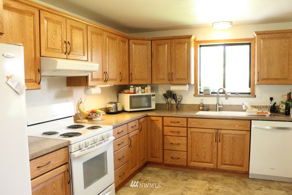 2644 Rd F Northeast Moses Lake, WA 98837 - Photo 2 of 15 Gallery Image 2