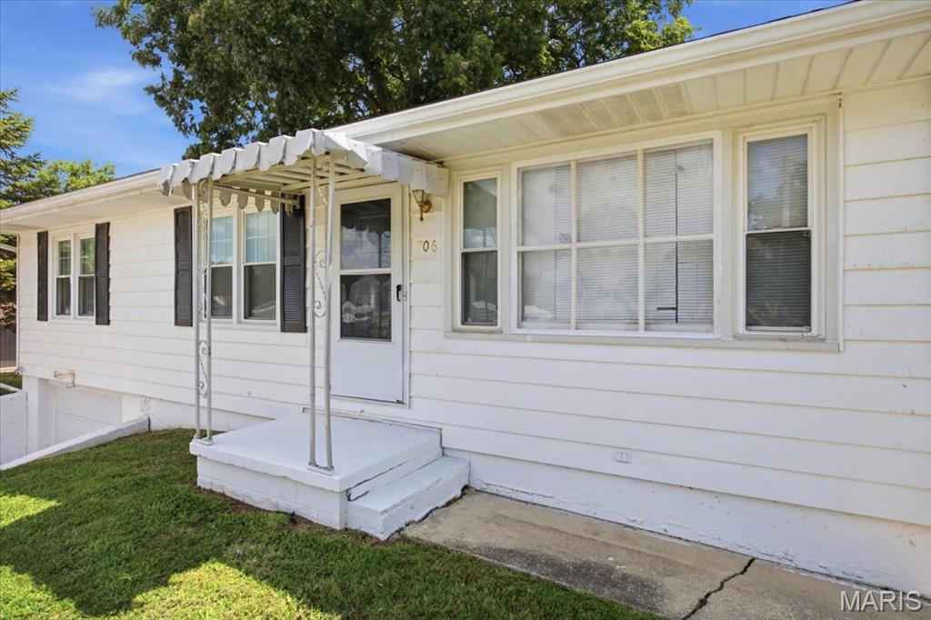 706 Main Street Keyesport, IL 62253 - Photo 4 of 50