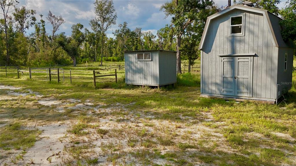 4008 77th Boulevard Jasper, FL 32052 - Photo 18 of 35 a view of a backyard