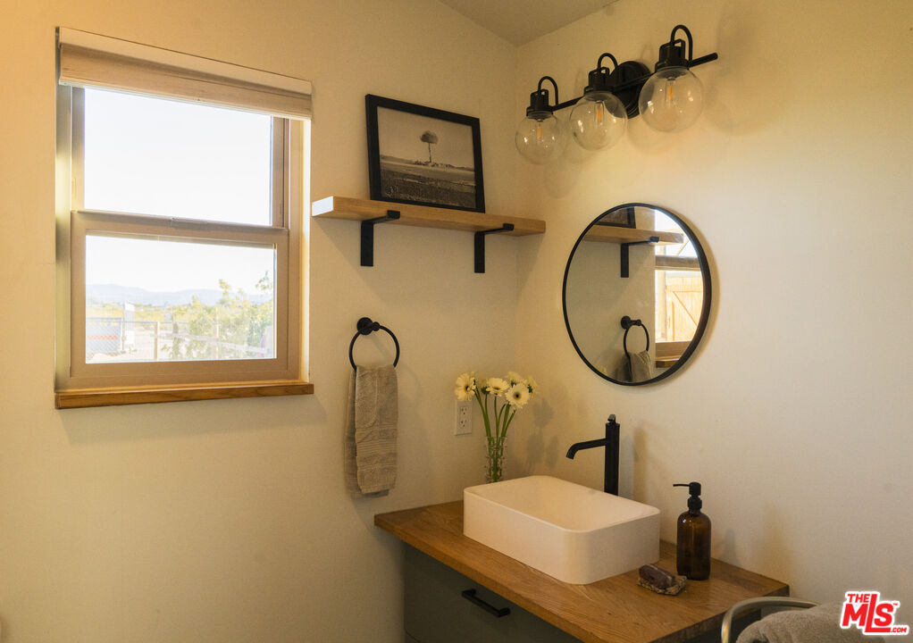 1304 Mile Square Road Joshua Tree, CA 92252 - Photo 15 of 37