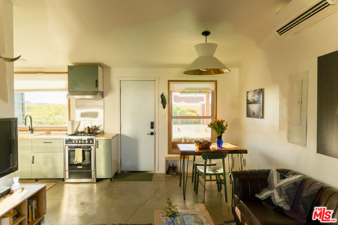 1304 Mile Square Road Joshua Tree, CA 92252 - Photo 17 of 37