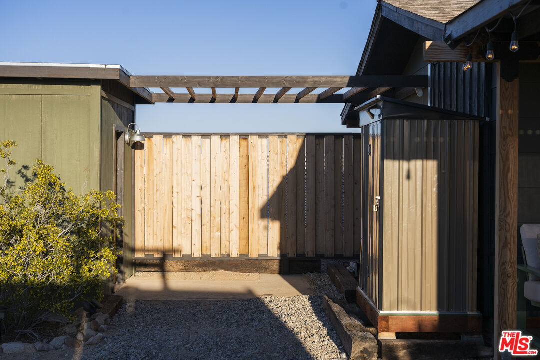 1304 Mile Square Road Joshua Tree, CA 92252 - Photo 19 of 37