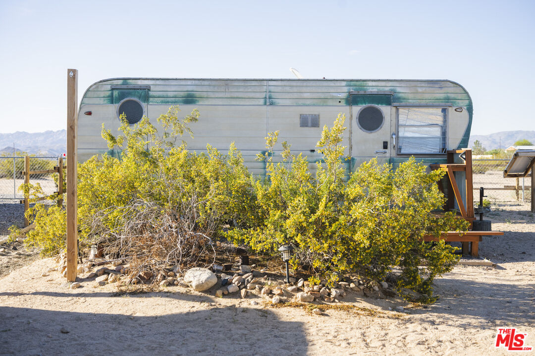 1304 Mile Square Road Joshua Tree, CA 92252 - Photo 23 of 37