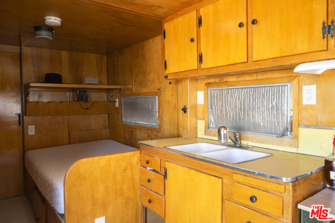 1304 Mile Square Road Joshua Tree, CA 92252 - Photo 24 of 37