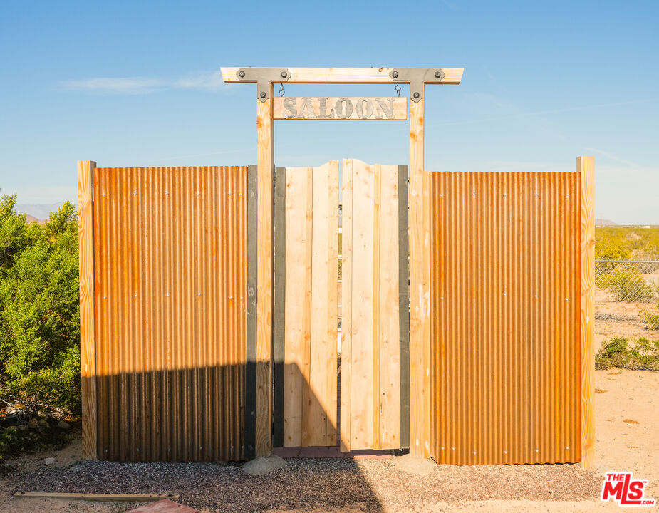 1304 Mile Square Road Joshua Tree, CA 92252 - Photo 25 of 37