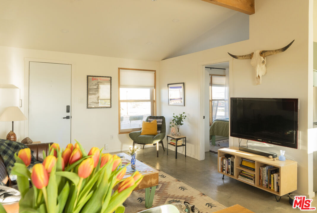 1304 Mile Square Road Joshua Tree, CA 92252 - Photo 4 of 37