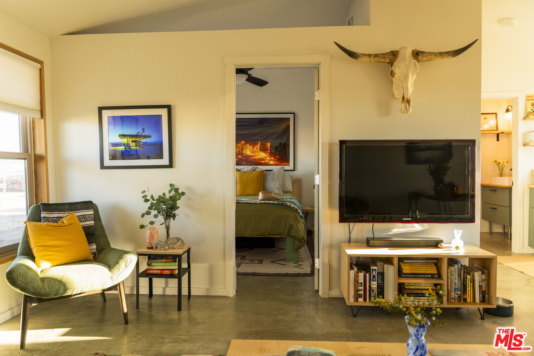 1304 Mile Square Road Joshua Tree, CA 92252 - Photo 5 of 37