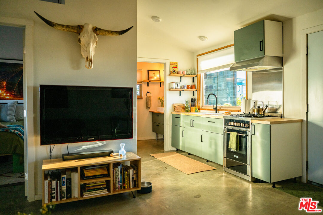 1304 Mile Square Road Joshua Tree, CA 92252 - Photo 6 of 37