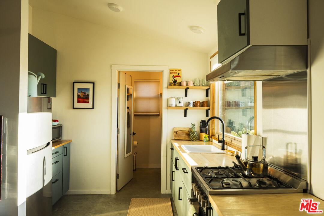 1304 Mile Square Road Joshua Tree, CA 92252 - Photo 7 of 37