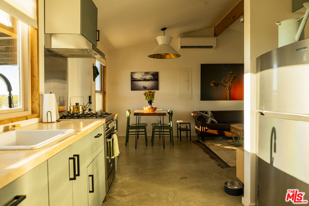 1304 Mile Square Road Joshua Tree, CA 92252 - Photo 10 of 37