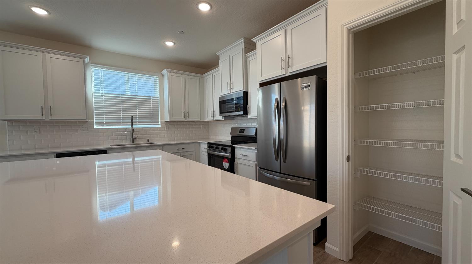 2173 North Renn Avenue Clovis, CA 93619 - Photo 8 of 30