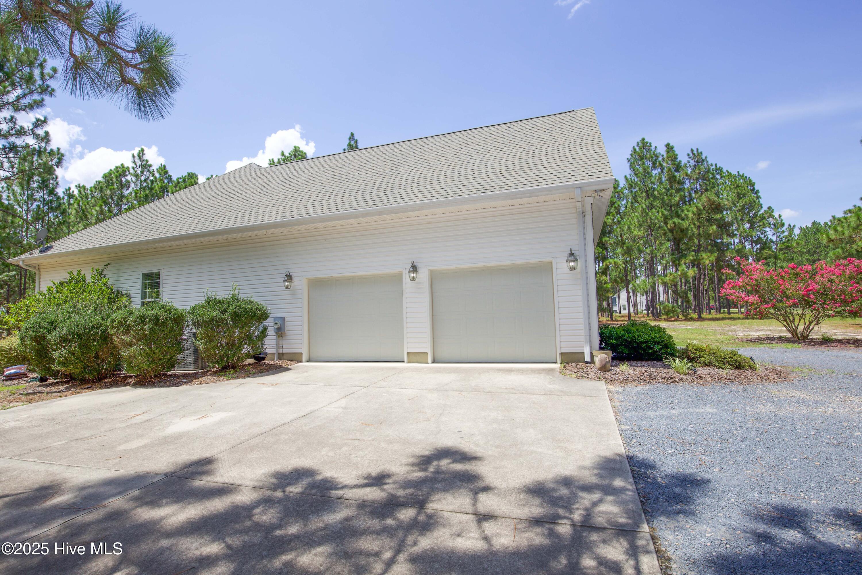 8935 Calloway Road Aberdeen, NC 28315 - Photo 60 of 71 Side load Garge