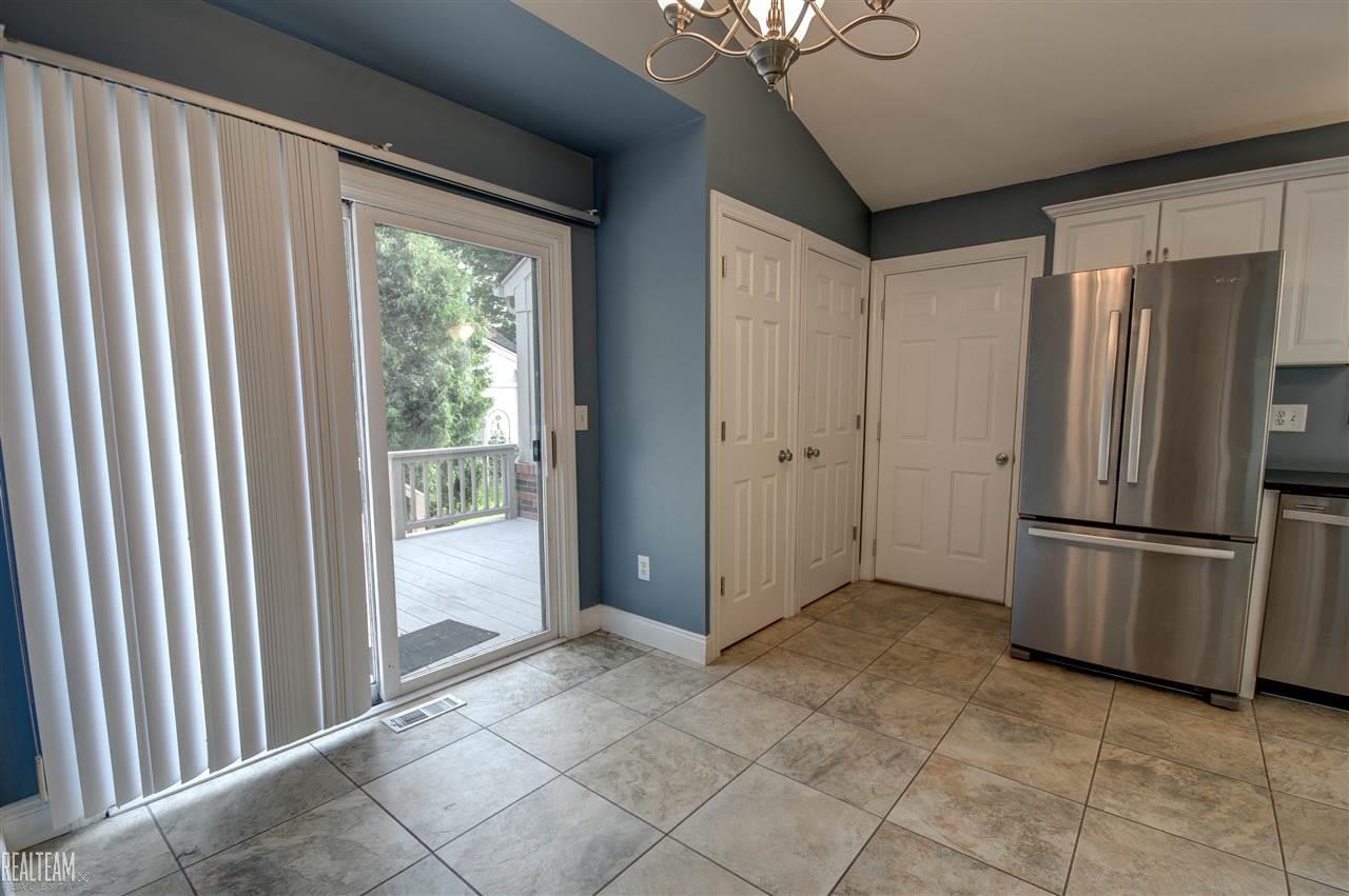 2388 Cumberland Road Rochester, MI 48307 - Photo 7 of 36 31301848-6.JPG