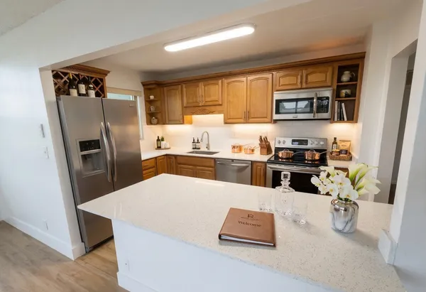 $2,300 | 2741 Taft Street, Unit 403, Hollywood, FL 33020