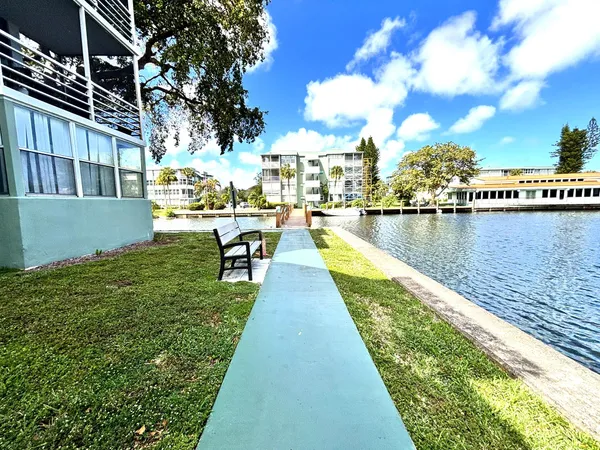 $2,300 | 2741 Taft Street, Unit 403, Hollywood, FL 33020