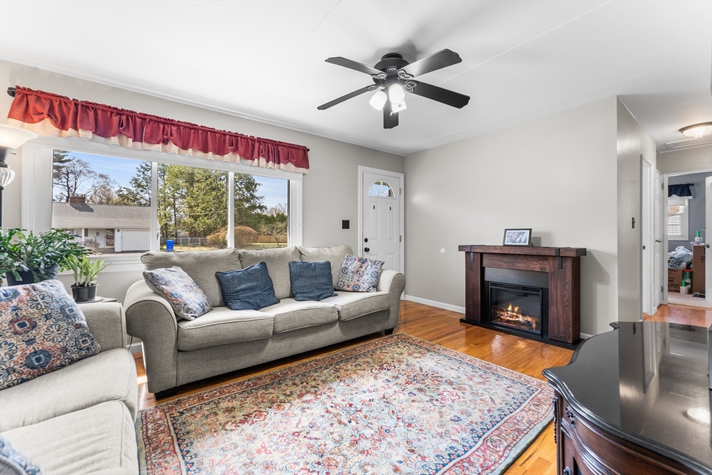 64 Rochford Circle Springfield, MA 01128 - Photo 4 of 36