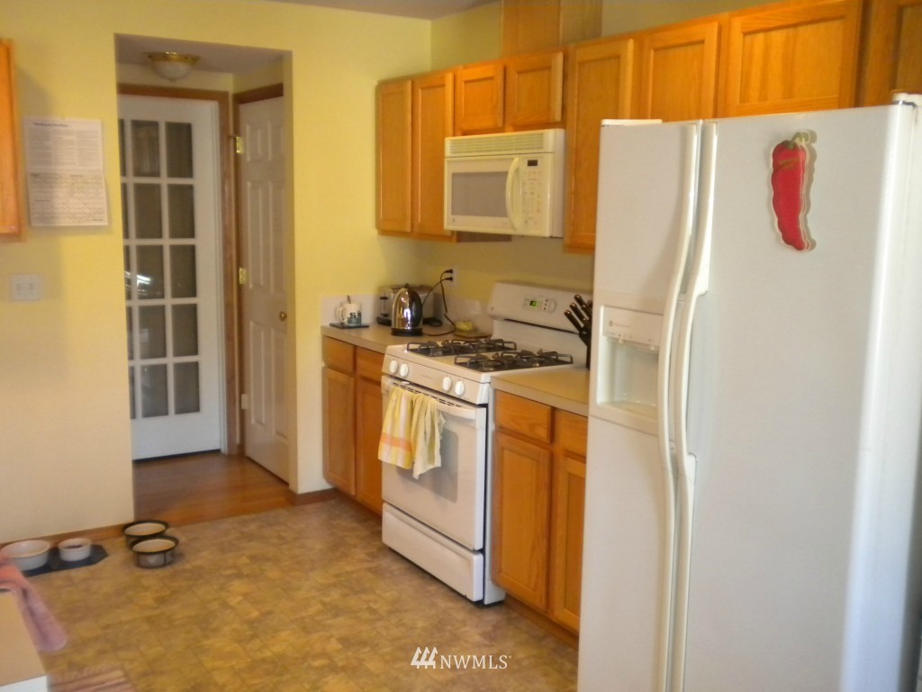 1639 Monroe Avenue Northeast Renton, WA 98056 - Photo 2 of 14 Gallery Image 2