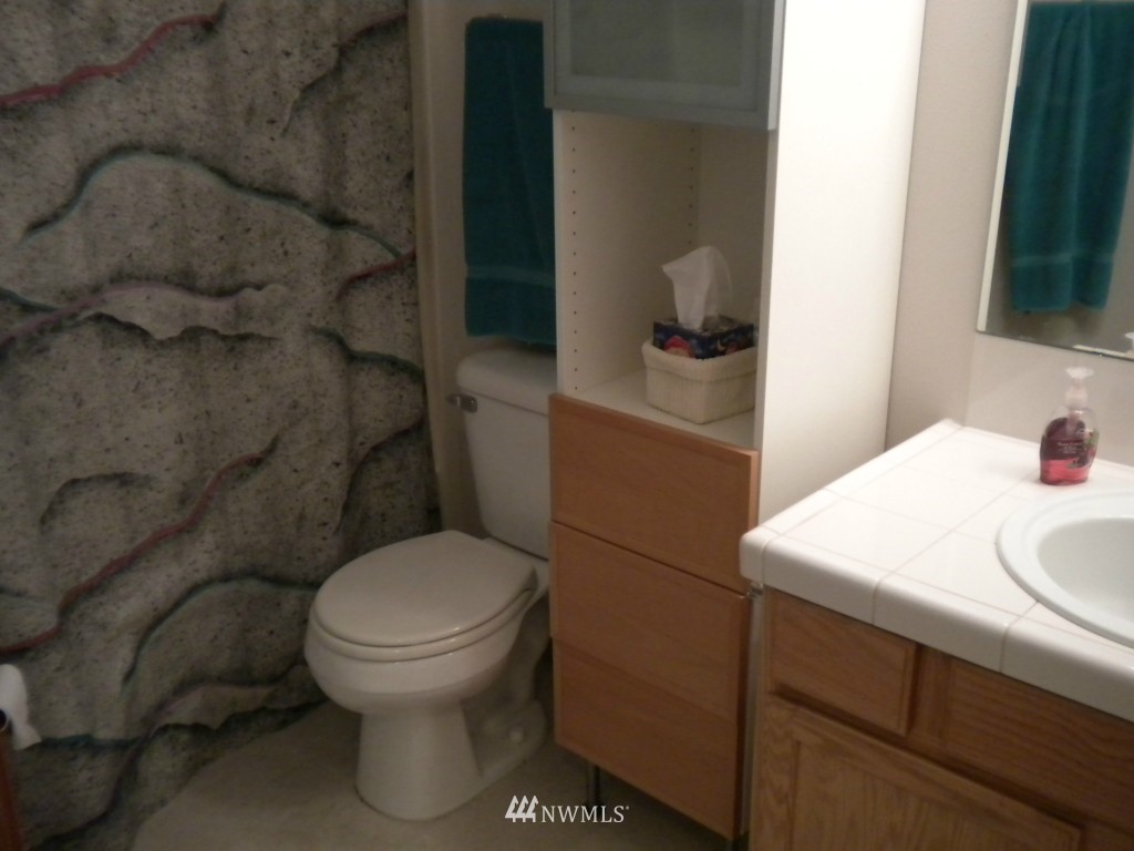 1639 Monroe Avenue Northeast Renton, WA 98056 - Photo 11 of 14 Gallery Image 11