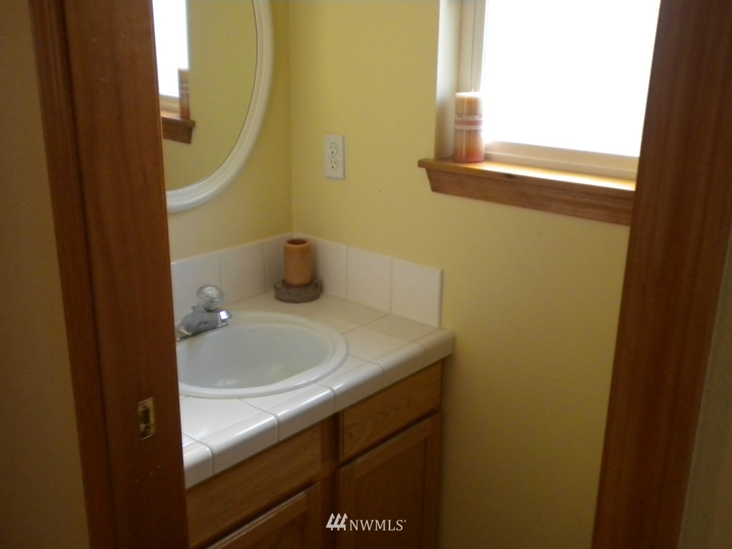 1639 Monroe Avenue Northeast Renton, WA 98056 - Photo 12 of 14 Gallery Image 12