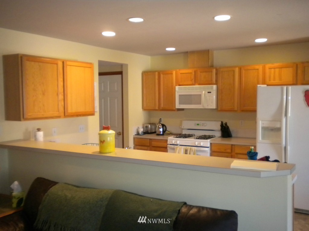 1639 Monroe Avenue Northeast Renton, WA 98056 - Photo 3 of 14 Gallery Image 3