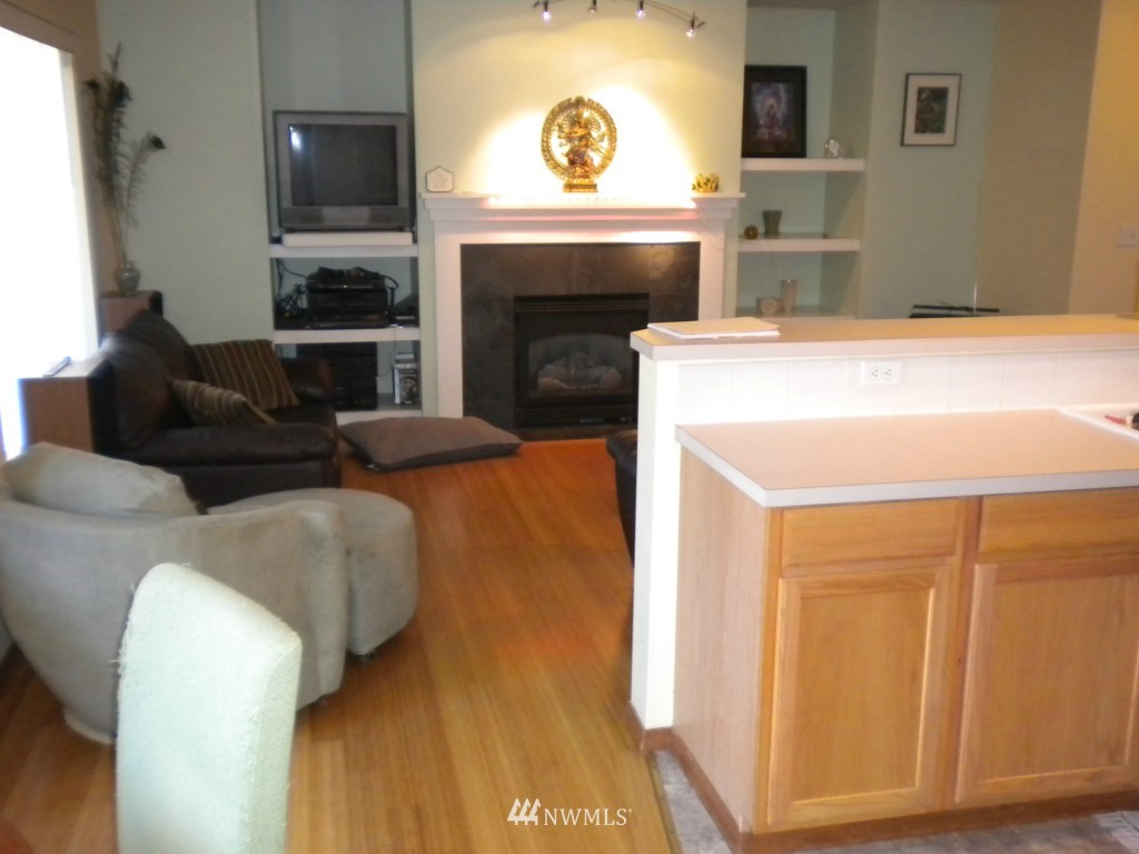 1639 Monroe Avenue Northeast Renton, WA 98056 - Photo 4 of 14 Gallery Image 4