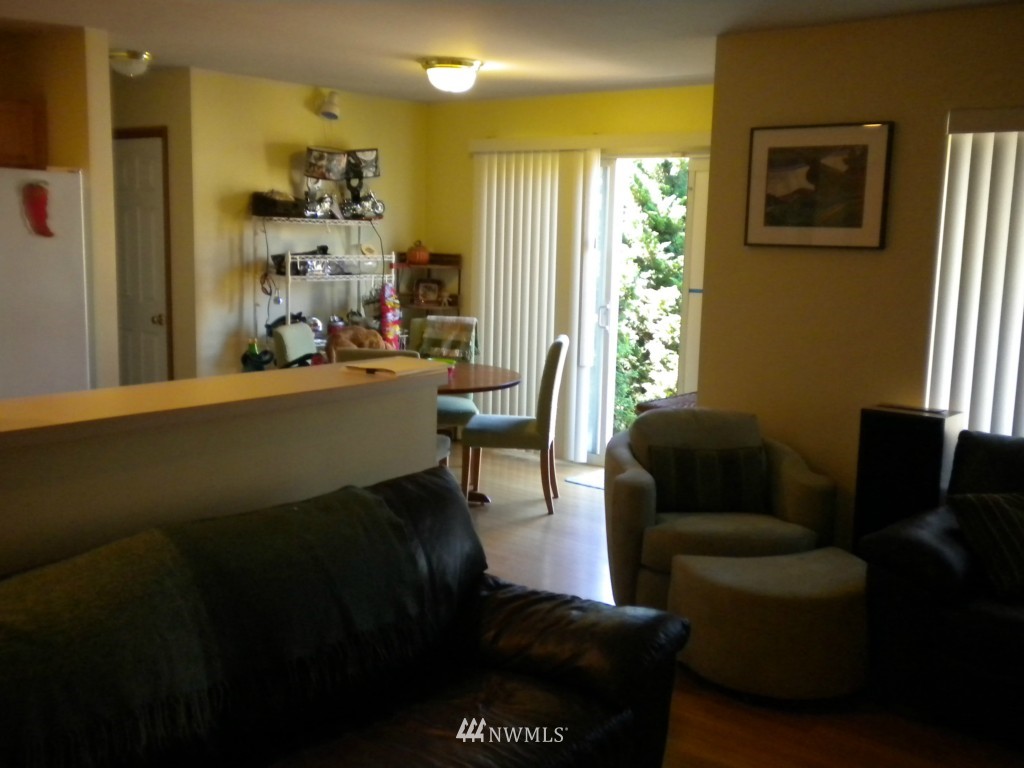 1639 Monroe Avenue Northeast Renton, WA 98056 - Photo 5 of 14 Gallery Image 5