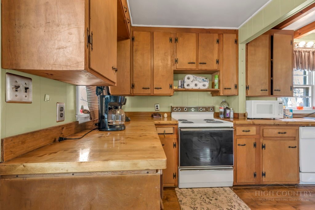 179 Soave Ridge Deep Gap, NC 28618 - Photo 9 of 31 a kitchen with kitchen island granite countertop a stove a sink and a microwave