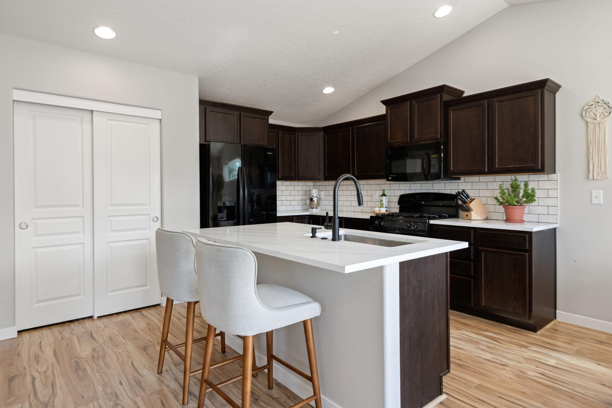 321 Southwest Antler Ridge Lane Redmond, OR 97756 - Photo 8 of 27