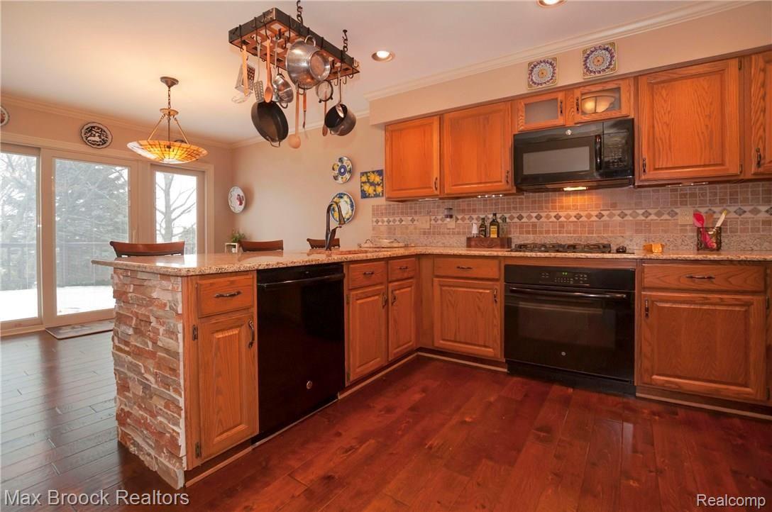 1142 Sandy Ridge Drive Rochester, MI 48306 - Photo 7 of 52 7.JPG