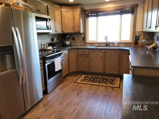 $3,199,900 | 31-33 Bacon Creek Road, Cascade, ID 83611