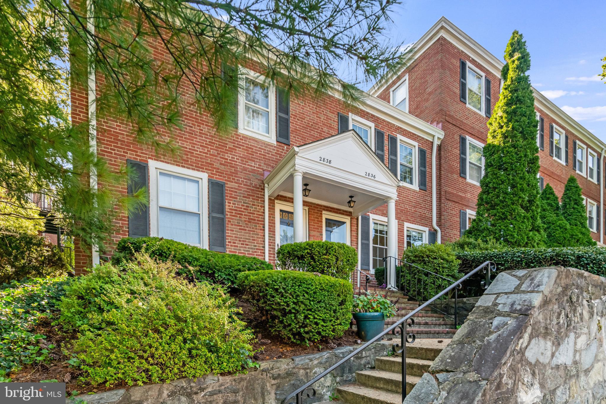 2836 South Abingdon Street Arlington, VA 22206 - Photo 1 of 34