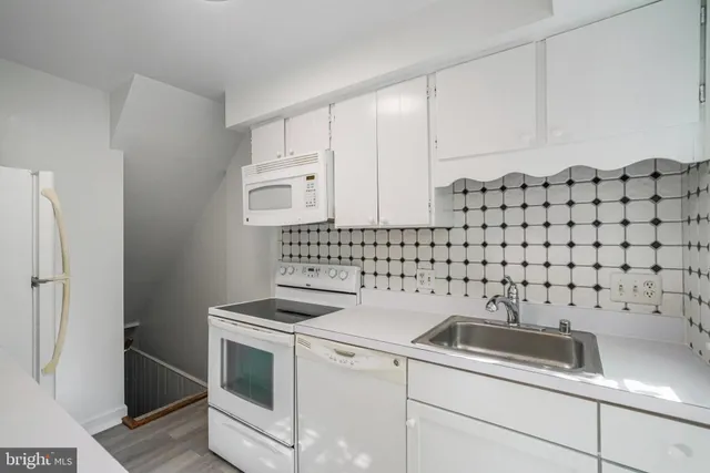 $2,800 | 2836 South Abingdon Street, Arlington, VA 22206