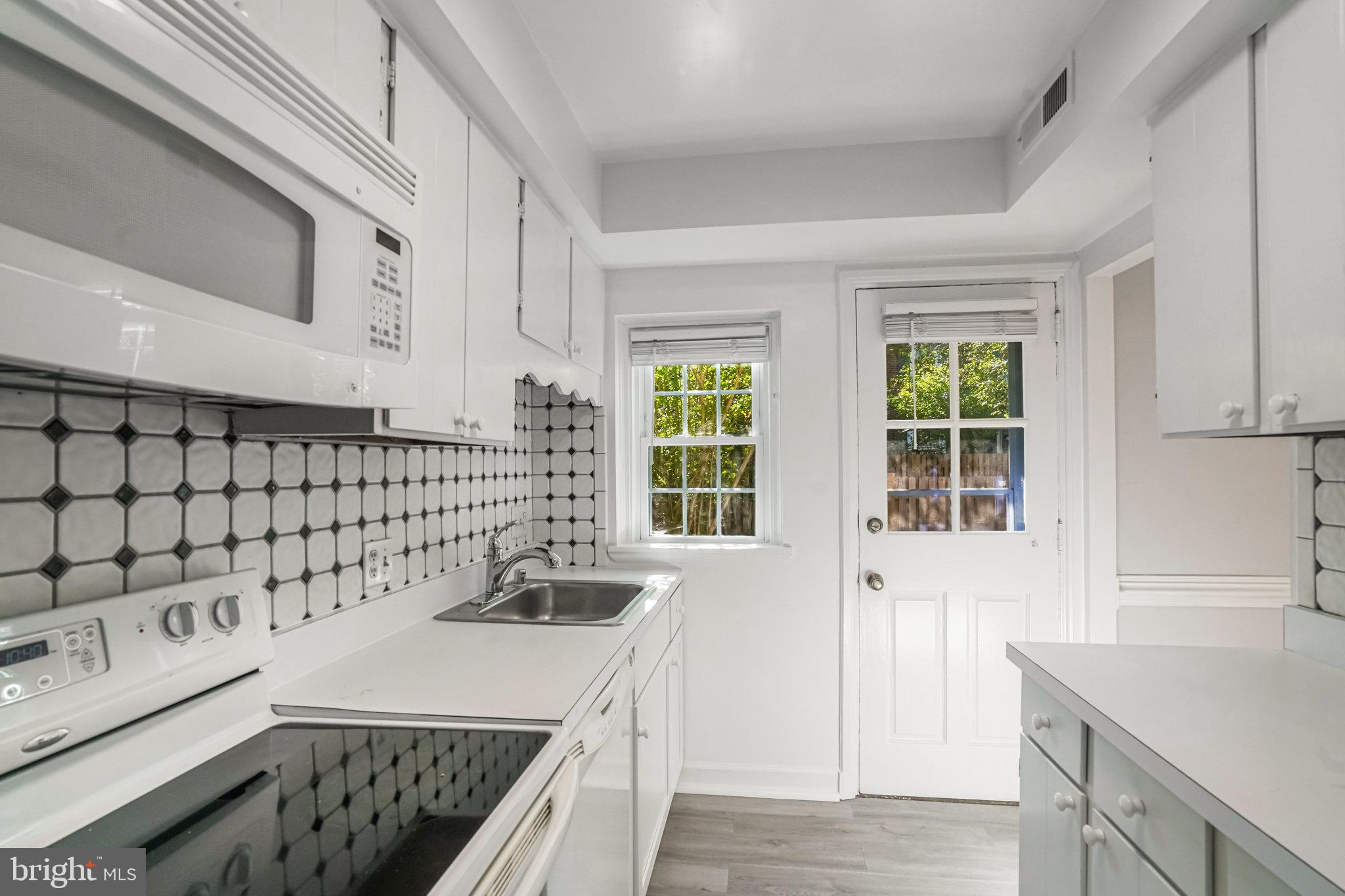 2836 South Abingdon Street Arlington, VA 22206 - Photo 12 of 34