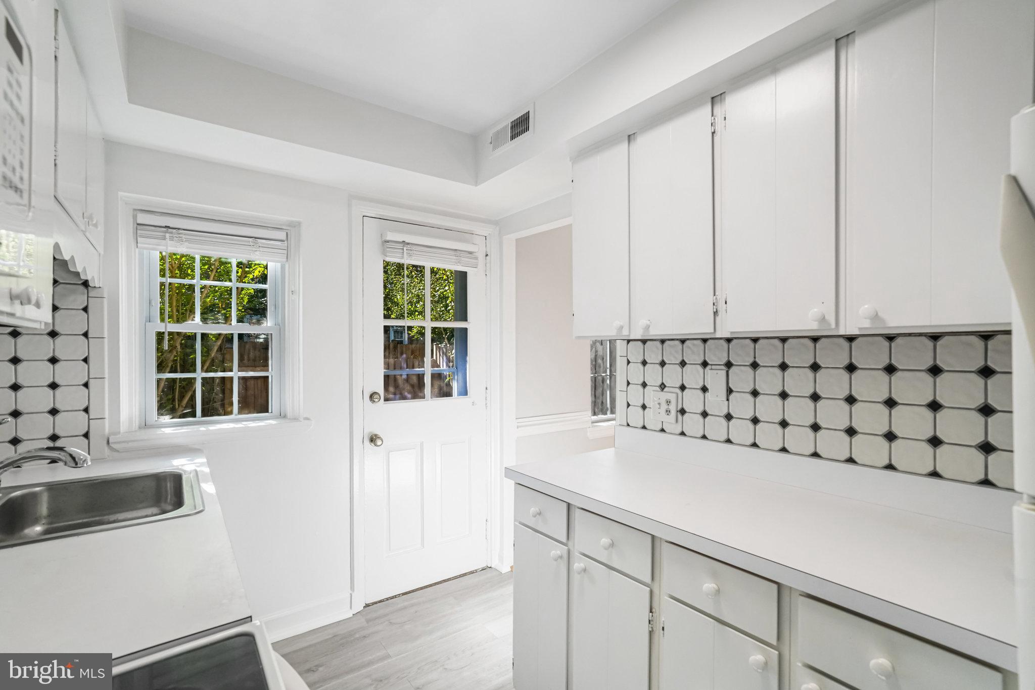 2836 South Abingdon Street Arlington, VA 22206 - Photo 13 of 34