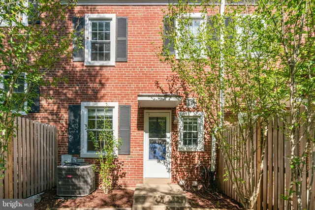 $2,800 | 2836 South Abingdon Street, Arlington, VA 22206