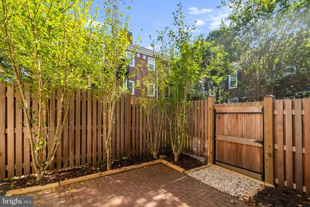 $2,800 | 2836 South Abingdon Street, Arlington, VA 22206