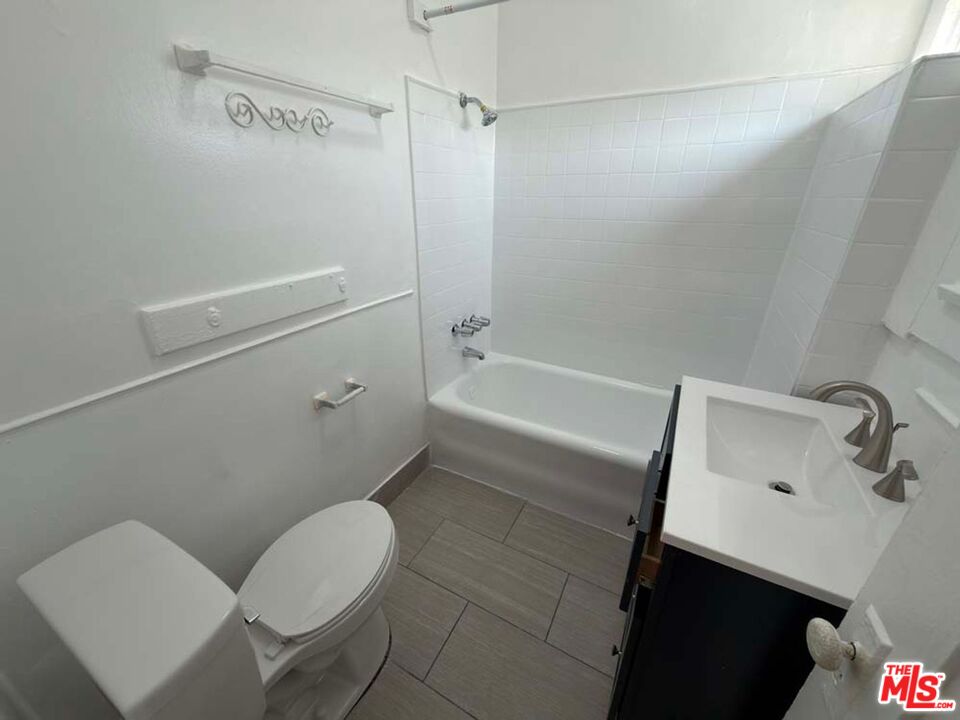 1298 Queen Anne Place, Unit 1 Los Angeles, CA 90019 - Photo 8 of 10 a bathroom with a sink and a toilet