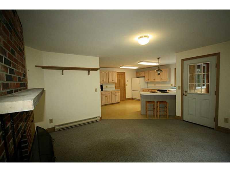 61 Sunset Road Boothbay Harbor, ME 04538 - Photo 4 of 9 Den/Family/Great Room.