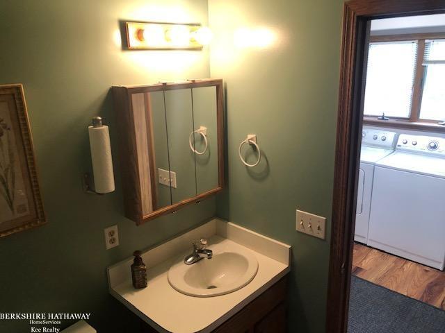 23307 Rochelle Street Macomb, MI 48042 - Photo 22 of 31 bathroom 2