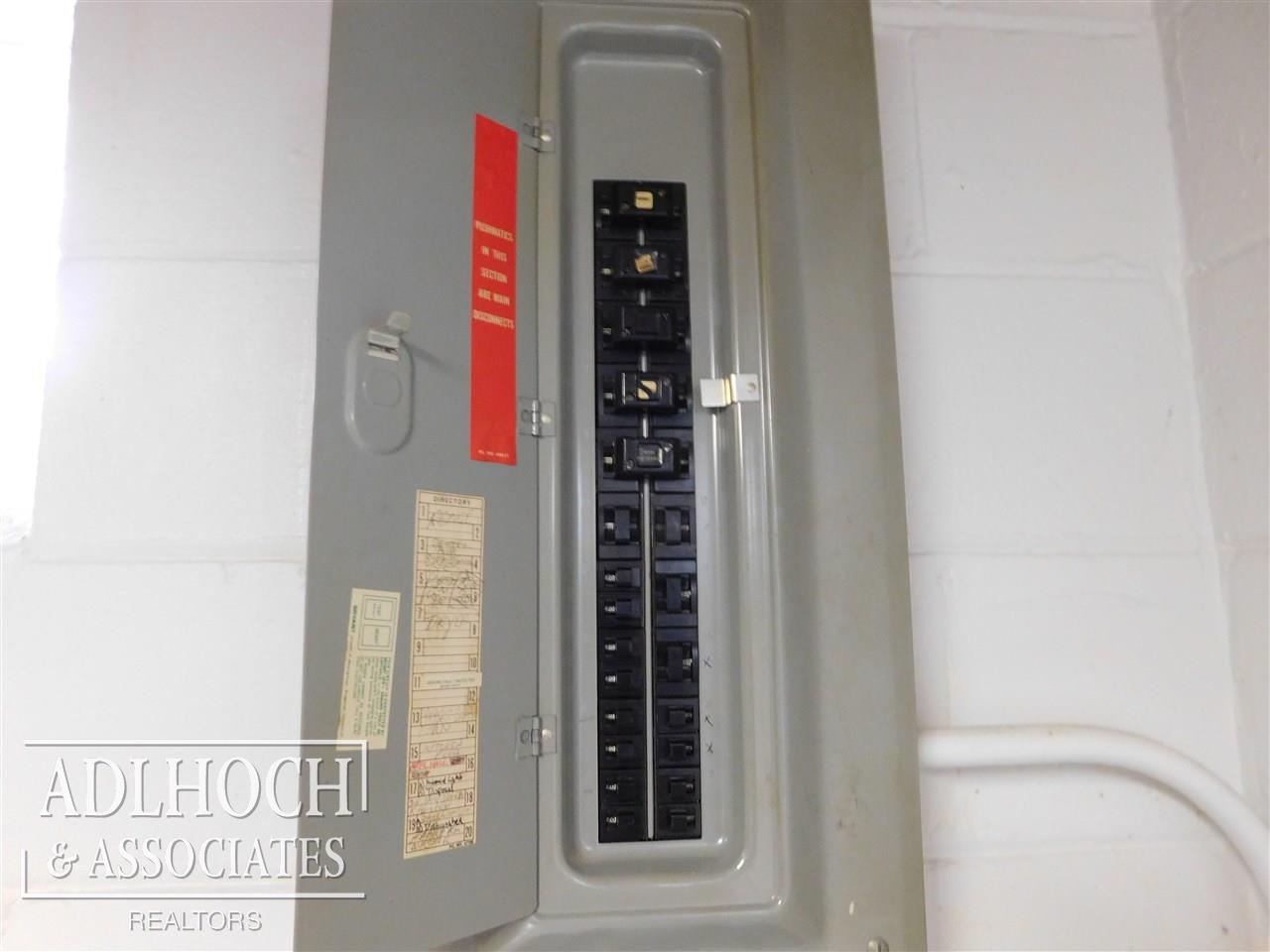 1722 Bournemouth Road Grosse Pointe, MI 48236 - Photo 13 of 19 31284317-12.JPG