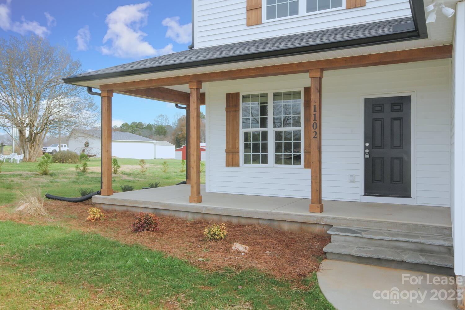 1082 Startown Road Lincolnton, NC 28092 - Photo 3 of 48 a front view of house with yard