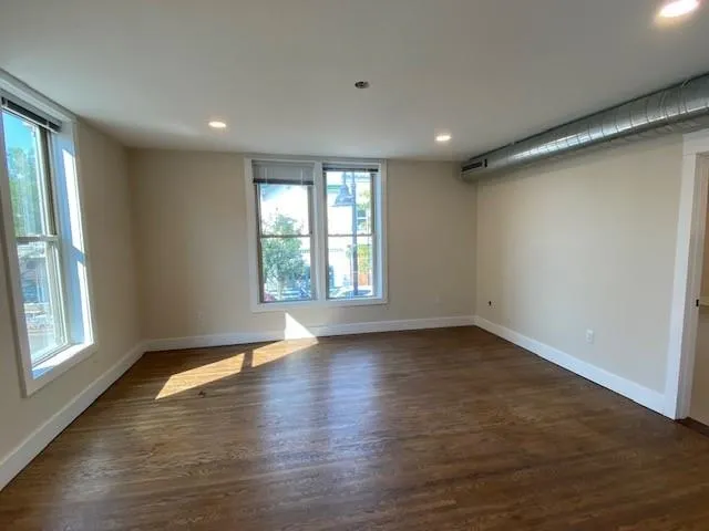 $1,650 | 107 East Main Street, Mount Horeb, WI 53572